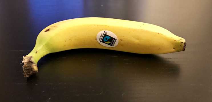 桌面上的香蕉图片