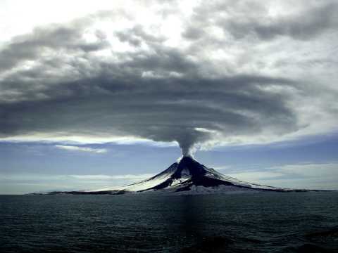 壮观的火山喷发图片