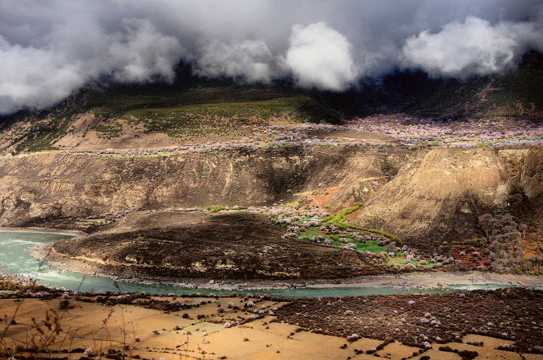 西藏雅鲁藏布大峡谷光景图片