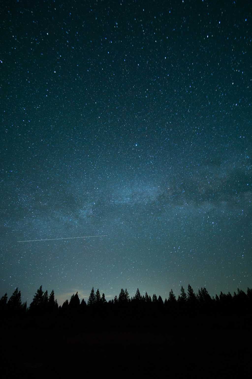繁星灿烂的夜空图片