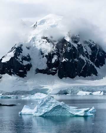 壮丽的冰川雪山图片