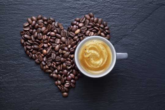 心形咖啡豆高清图片