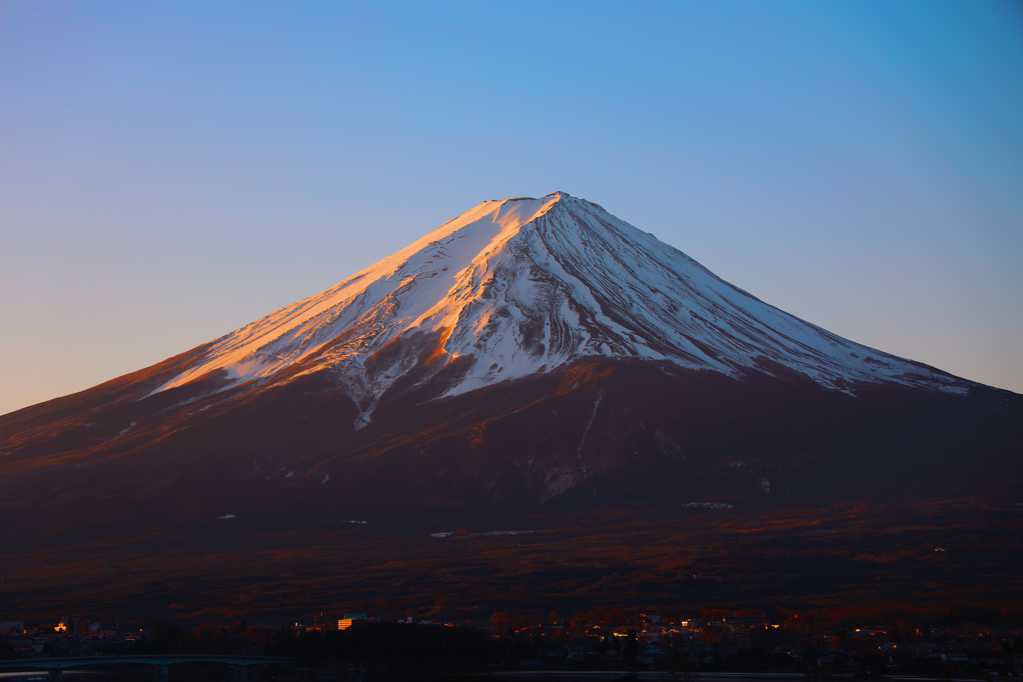 日本富士山优雅景致图片