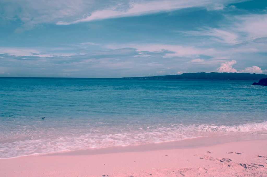 粉色海滩唯美境界图