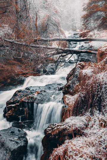冬日山涧景物图片