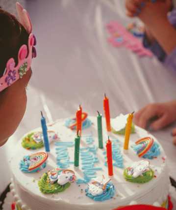 小孩奶油生日蛋糕图片