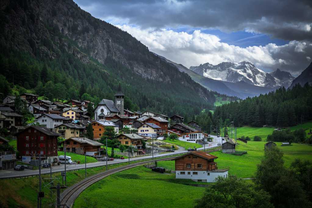 瑞士阿尔卑斯山景色高清图片