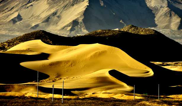 西藏雅鲁藏布佛掌沙堆