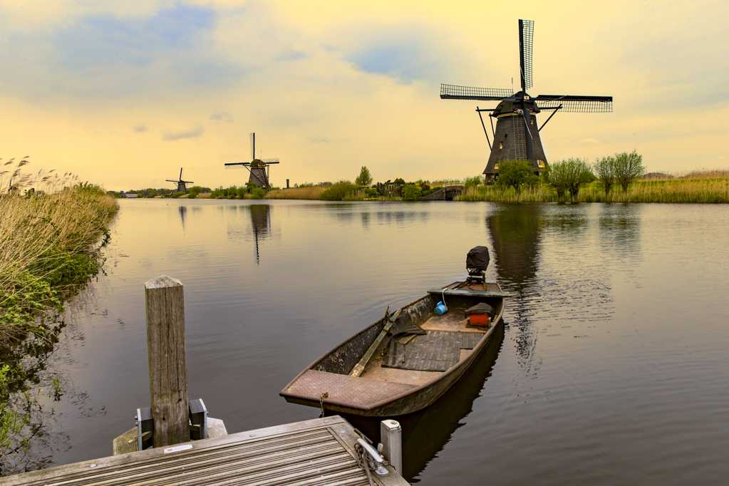 如诗如画的荷兰风车