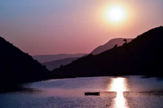 高山江河日落美景图片