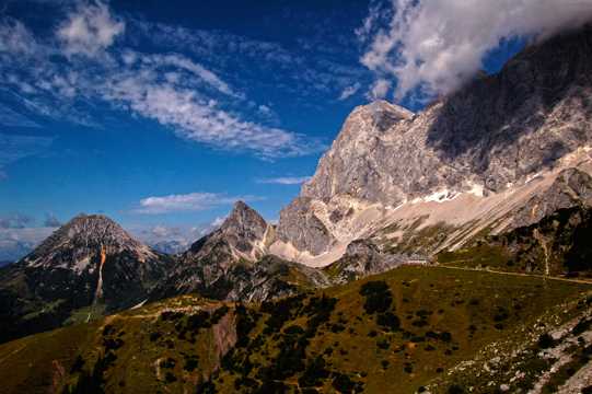 壮丽的阿尔卑斯山光景图片