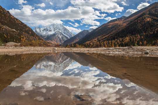 西藏亚拉雪山景物图片