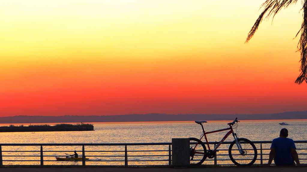 夕阳海岸景致唯美图片