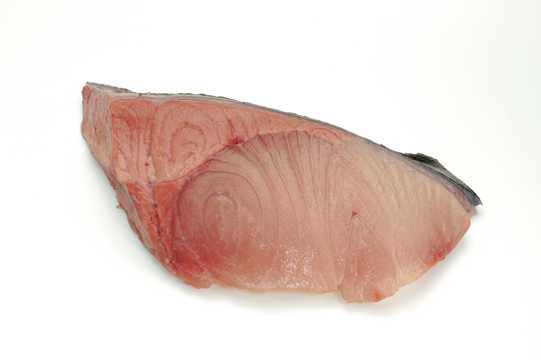 切开的新鲜鱼肉图片