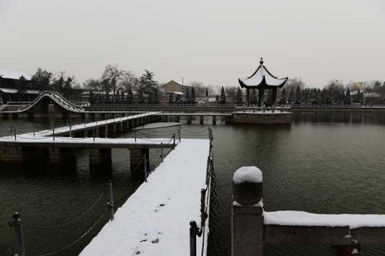 河南百泉湖雪景图片