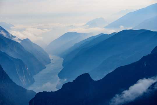 长江巫峡壮丽景观