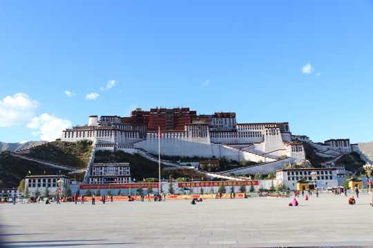 神圣又奥妙的西藏布达拉宫建筑光景图片