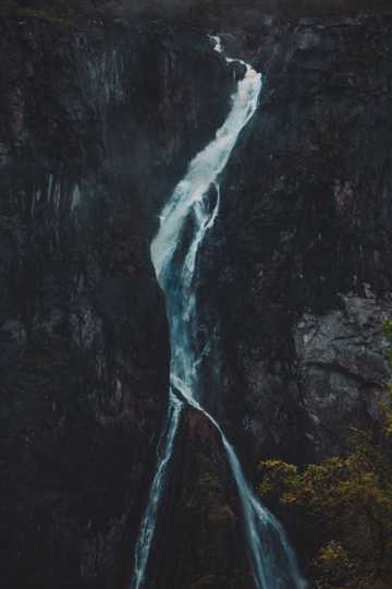 高山流水瀑布景象图片