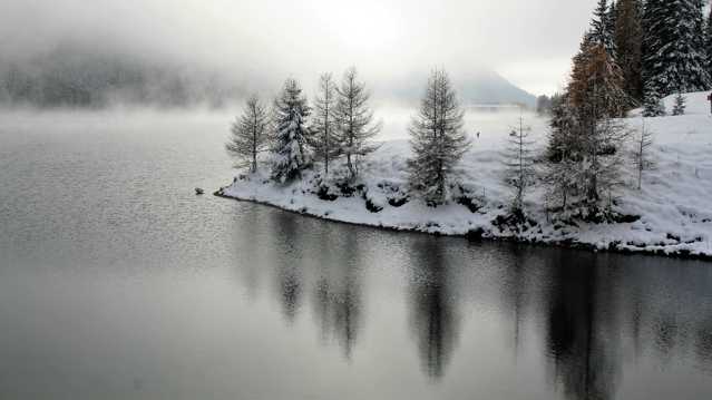 冬日河流雪景图片