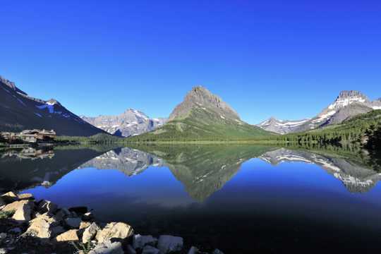 冰川国家公园湖水风光图片