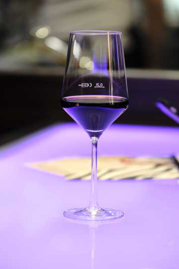 高脚杯葡萄酒素材图片