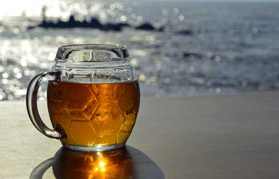 沙滩冰啤酒图片