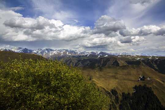 新疆天山乔尔玛风光图片