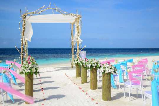海滨婚礼部署图片