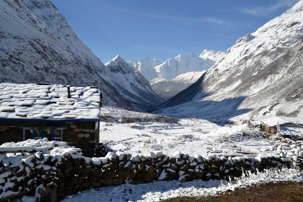 雄伟纯净的尼泊尔雪山景物图片