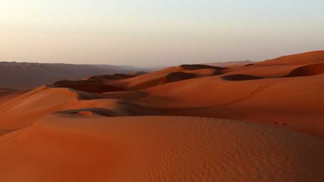 荒芜的大漠图片