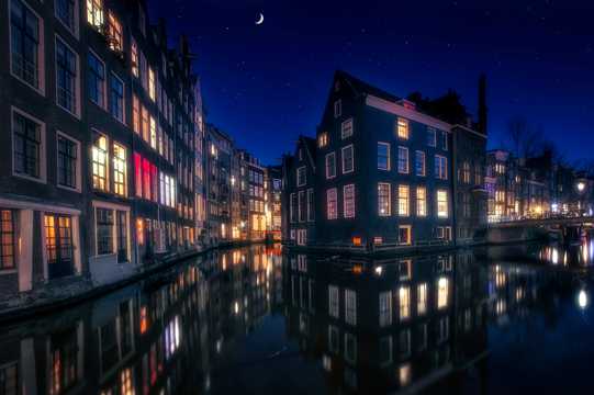 夜晚的荷兰景物图片