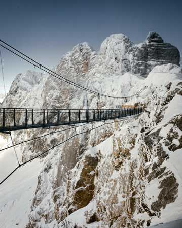 雪域高山吊桥图片