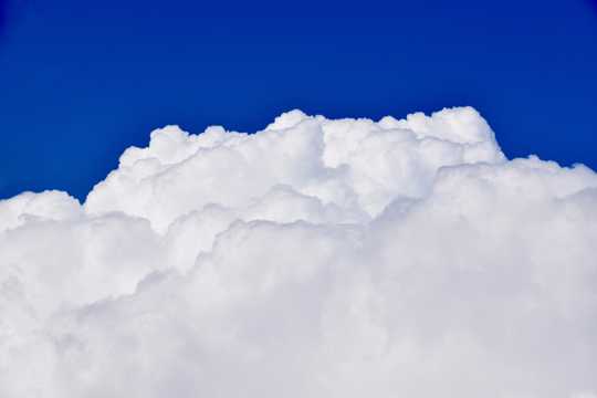 蓝天云团背景图片