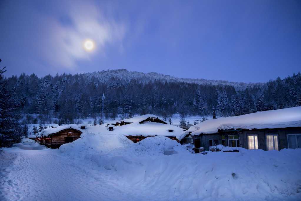 童话般的雪乡晨光自然风光图片
