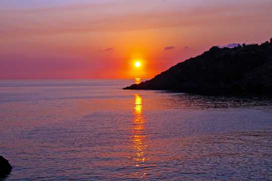 勒尼安海落日图片