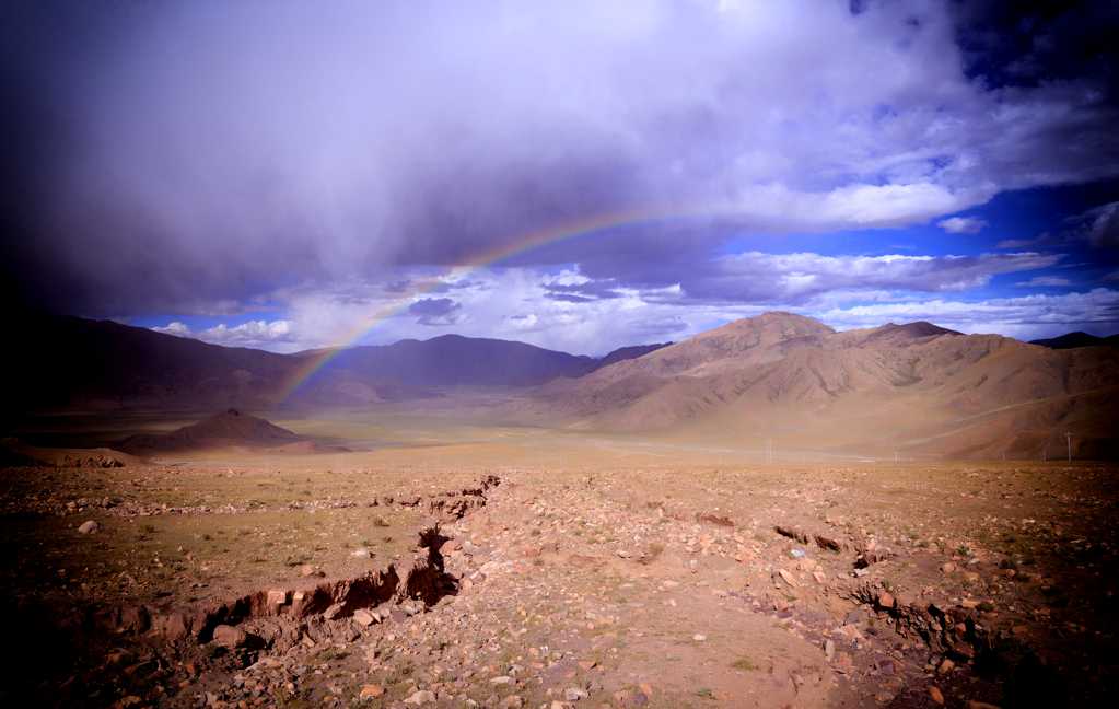 西藏玛旁雍错雨后彩虹