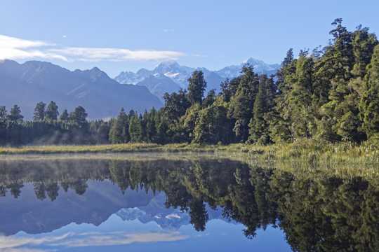 新西兰高山湖水图片