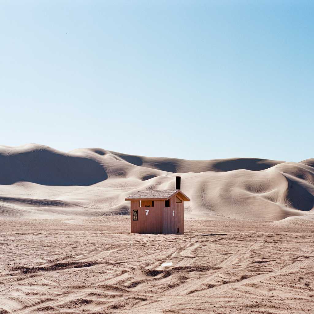 荒漠里的小木屋图片