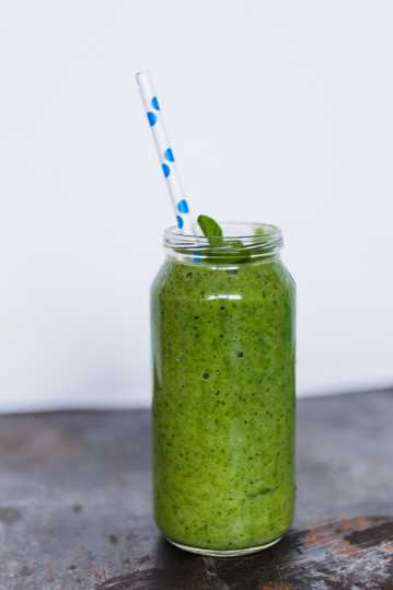 绿色健康蔬菜汁图片