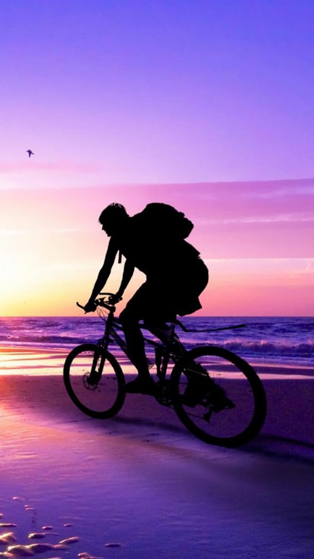 海滩骑自行车的iPhone 6加高清壁纸