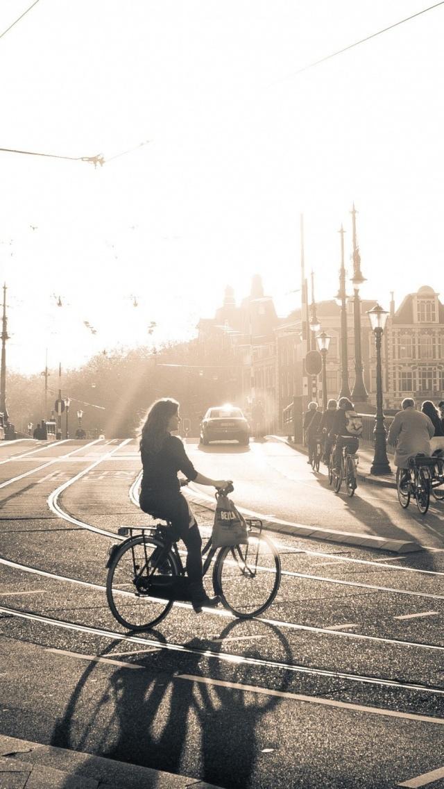 城市风景自行车iPhone 5壁纸