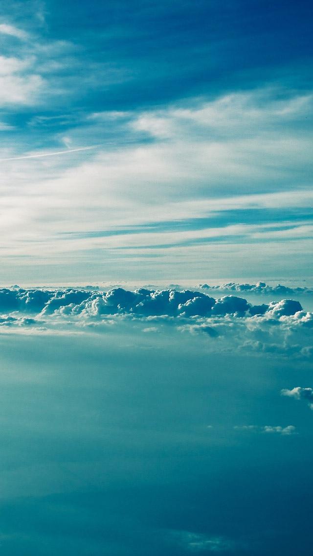 云层之上的飞机iPhone 5壁纸