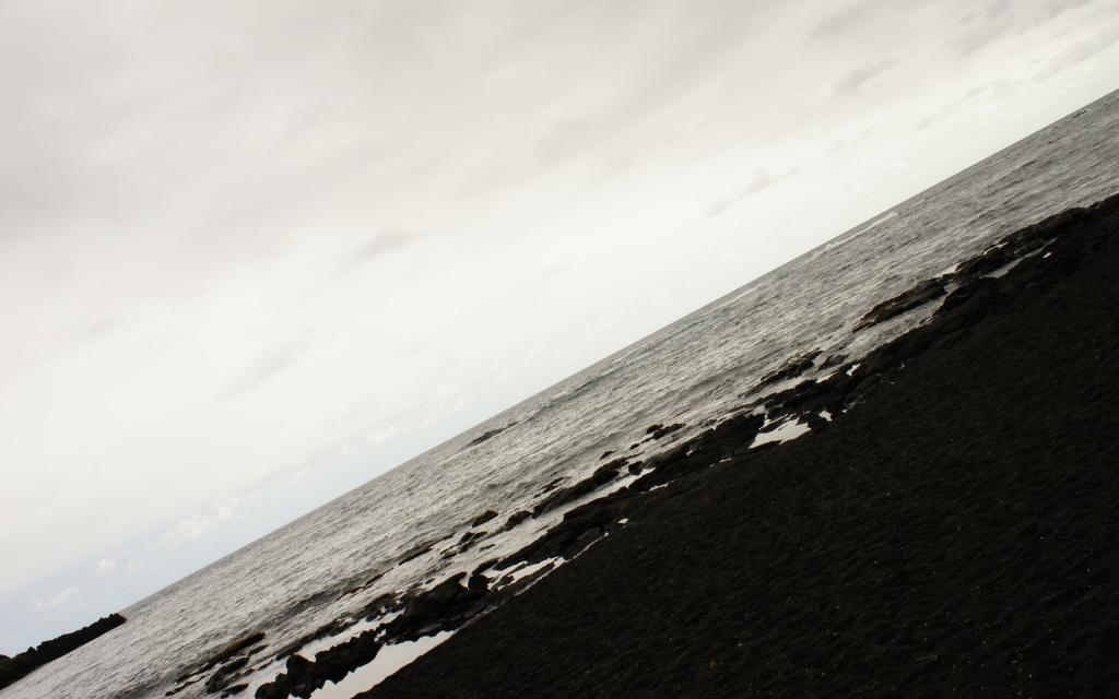 黑沙滩夏威夷Mac壁纸