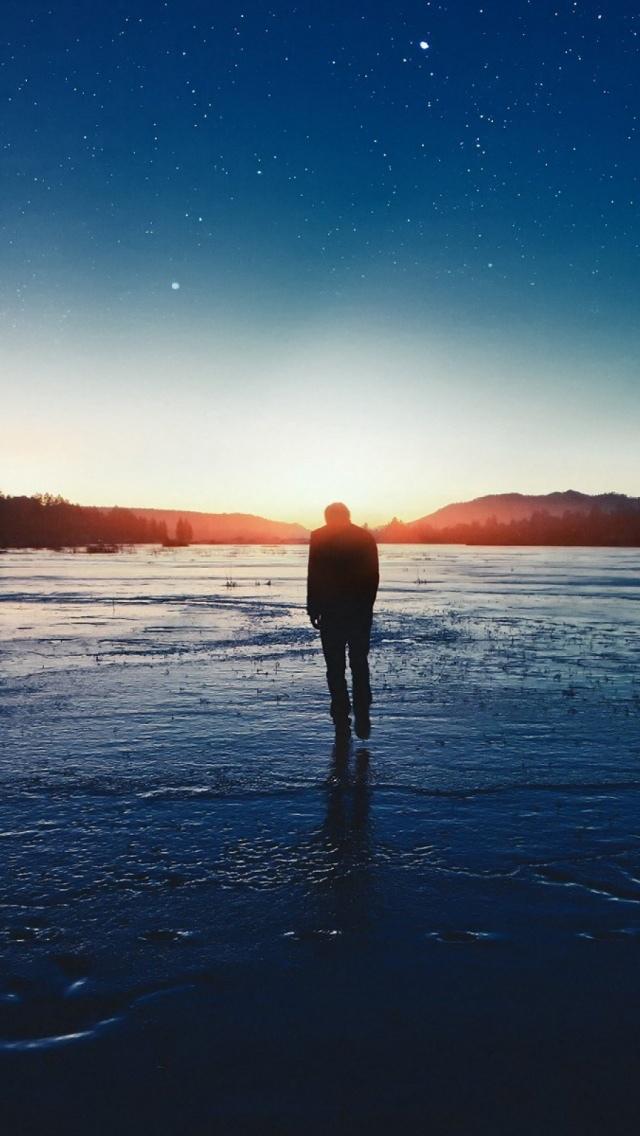水日落明星孤独的人行走iPhone 5壁纸