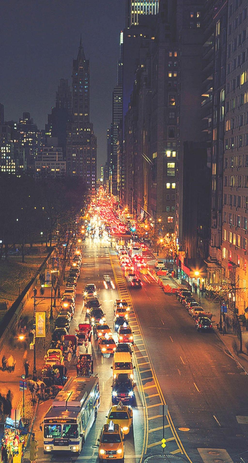 繁忙的纽约街夜交通iPhone 6 Plus高清壁纸