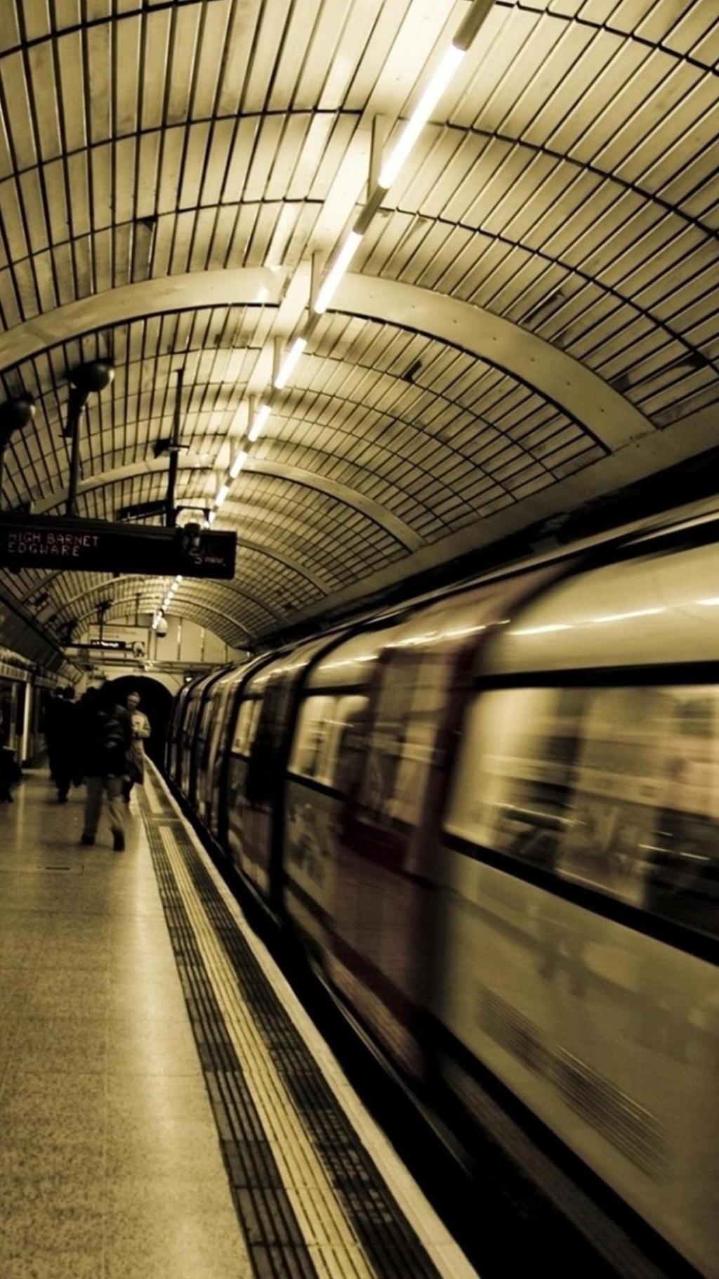 Tube Transport伦敦地铁Metro iPhone 6 Plus高清壁纸