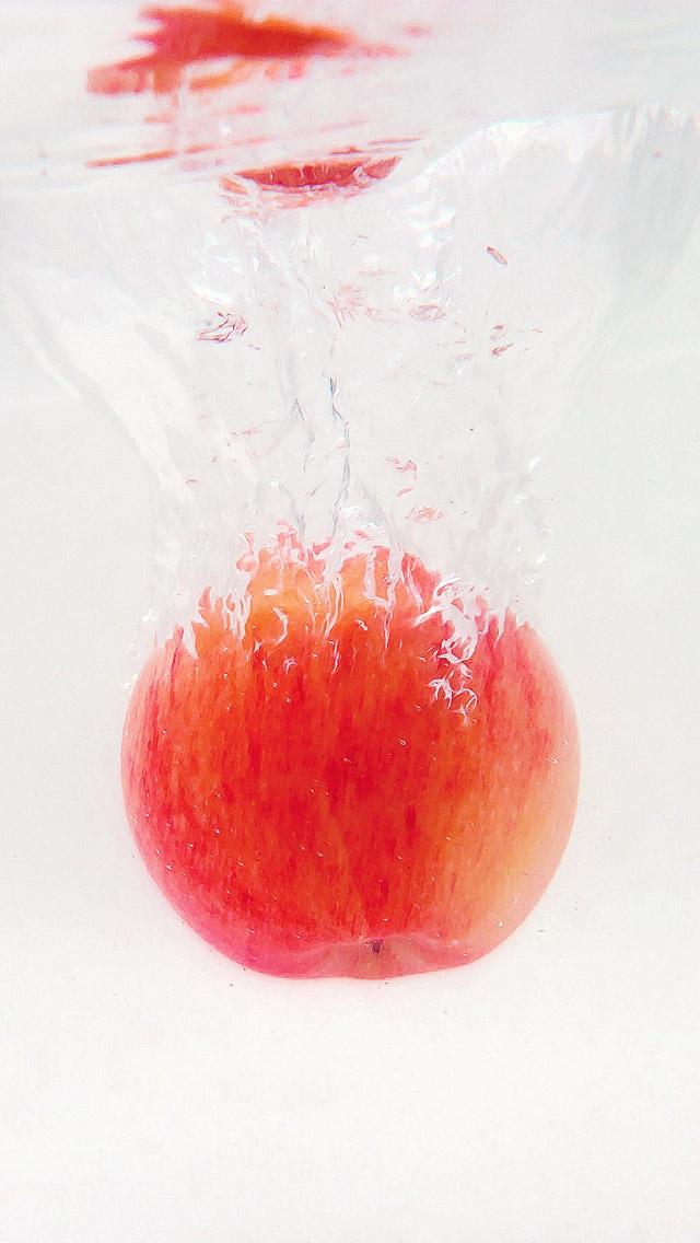 红苹果水飞溅iPhone 5壁纸