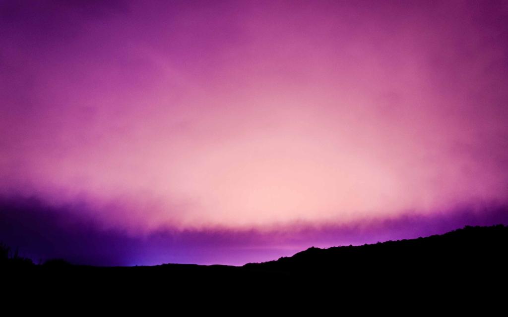 紫罗兰色黎明Mac壁纸