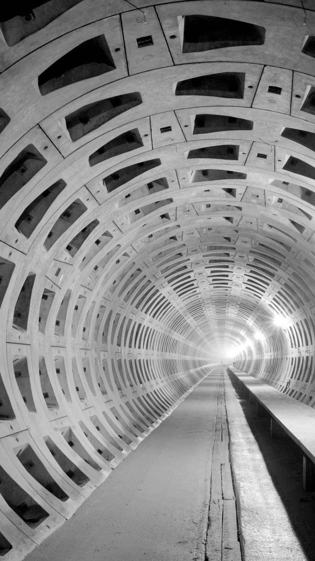 地铁地铁隧道iPhone 6+高清壁纸