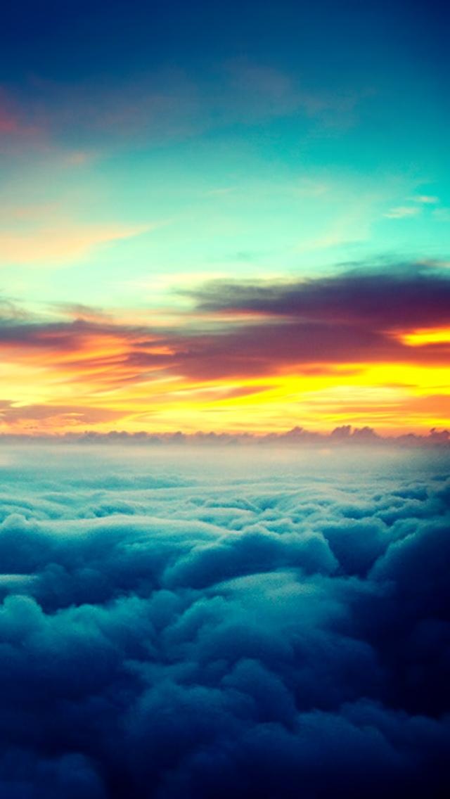 在云彩上面的日落iPhone 5墙纸